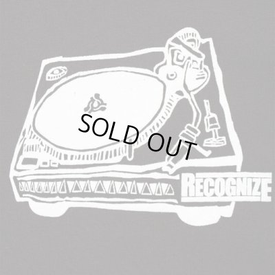 RECOGNIZE / "TURNTABLE" TEE