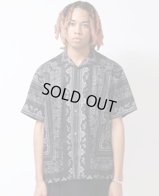 HIDE AND SEEK / Bandana Pattern S/S Shirt
