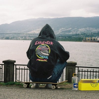 CHALLENGER / NEON WOLF ZIP HOODIE