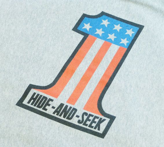 HIDE AND SEEK アップしました。