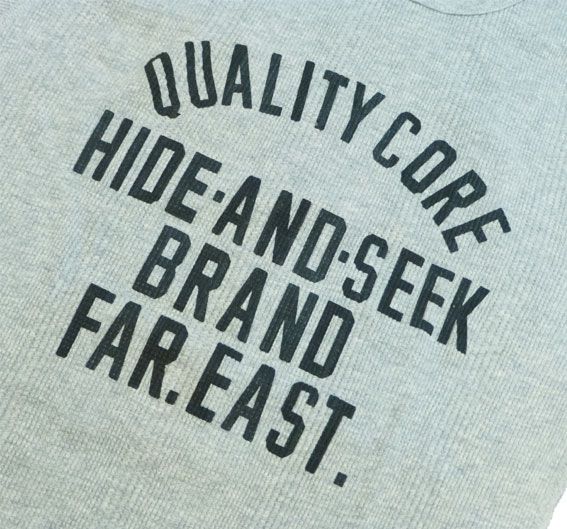 HIDE AND SEEK アップしました。