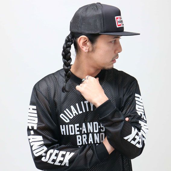 HIDE AND SEEK アップしました。
